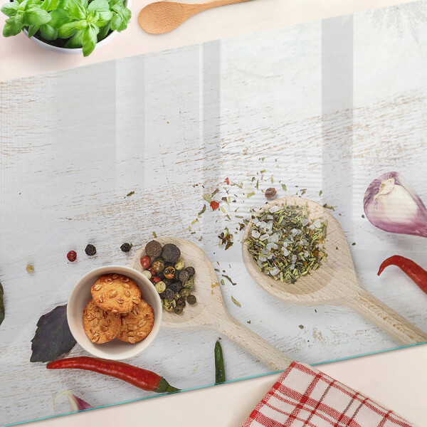 Schneidebrett Gewürze und Kräuter