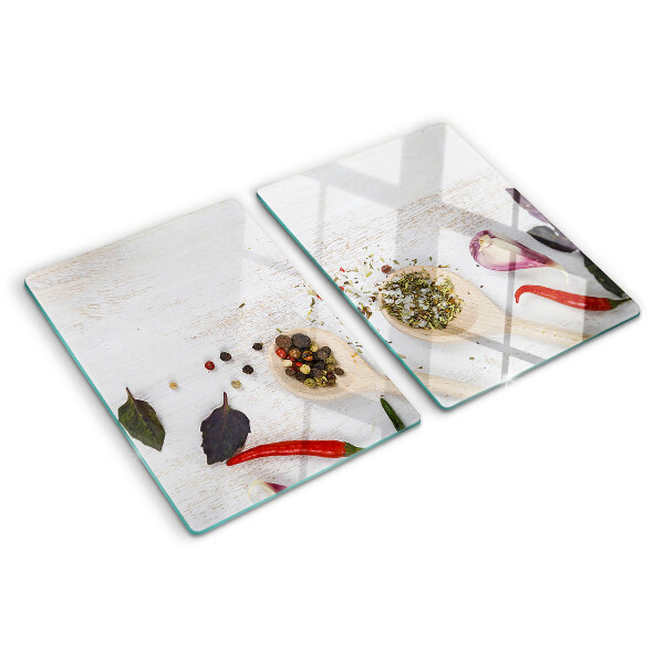 Schneidebrett mit Aufdruck von Gewürzen und Kräutern