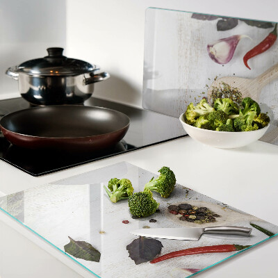 Schneidebrett Gewürze und Kräuter