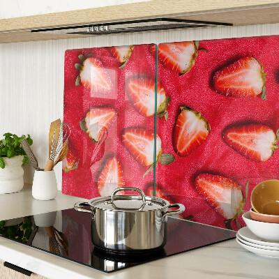 Glas-Schneidebrett mit Motiv von Erdbeeren auf rosa Hintergrund