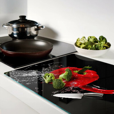 Schneidebrett Rote Paprika in Wasser
