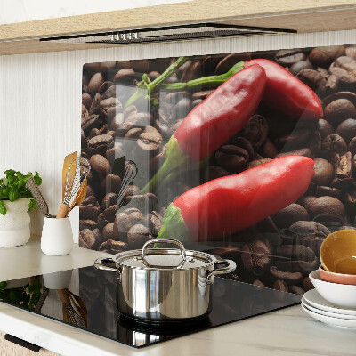 Glas schneidebrett Kaffee und Chilischoten