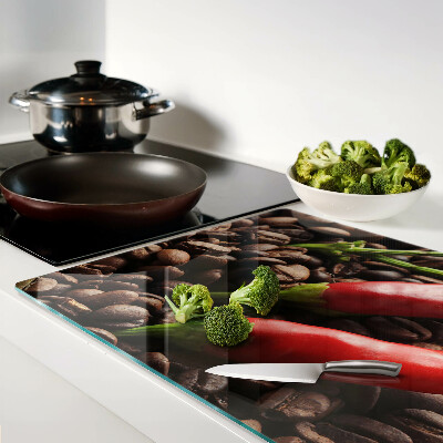 Glas schneidebrett Kaffee und Chilischoten