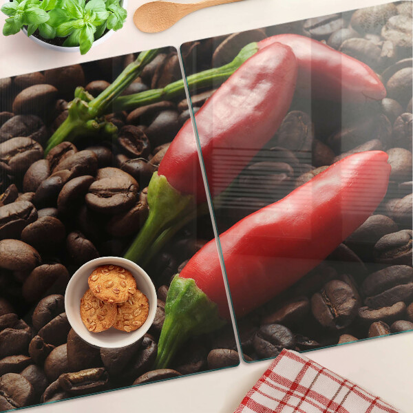 Glas schneidebrett Kaffee und Chilischoten