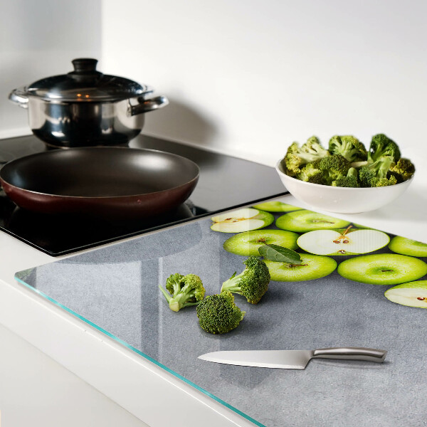 Schneidebrett mit Motiv grüne Äpfel auf grauem Untergrund