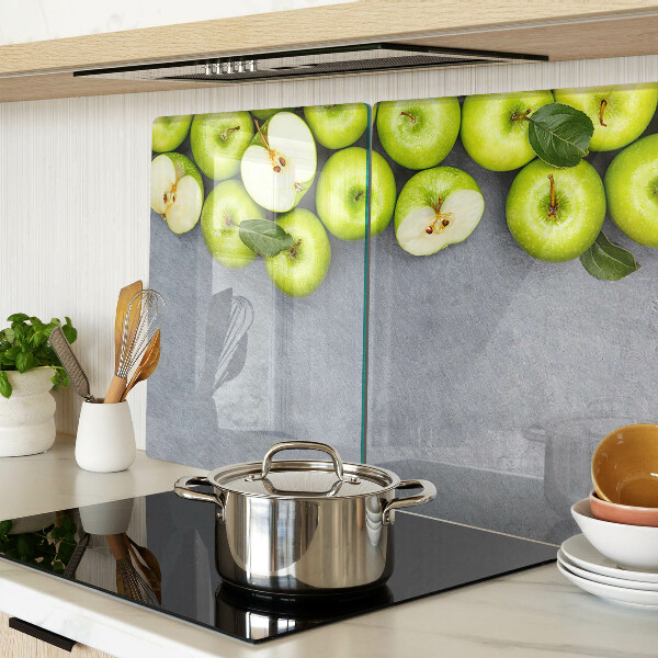 Schneidebrett Grüne Äpfel auf grauem Untergrund