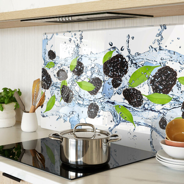 Glas schneidebrett Früchte im Wasser