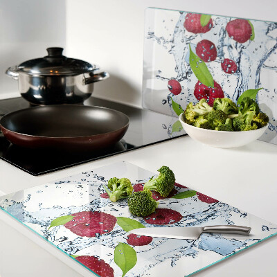 Schneidebrett Früchte im Wasser