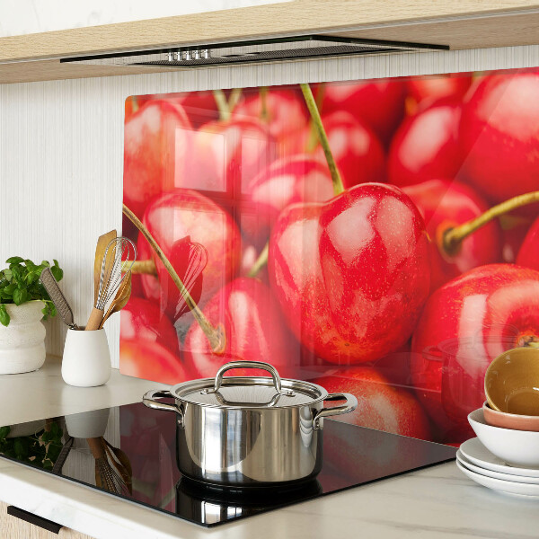 Schneidebrett mit Kirschmuster auf rotem Hintergrund