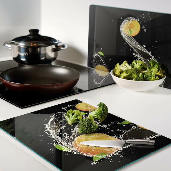 Glas-Schneidebrett mit Motiv aus Zitrusfrüchten im Wasser