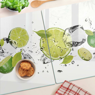 Schneidebrett glas Zitronen und Eis in Wasser