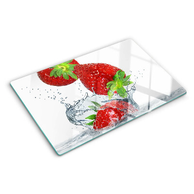 Glas schneidebrett Erdbeeren in Wasser