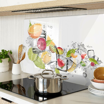 Glas schneidebrett Früchte im Wasser