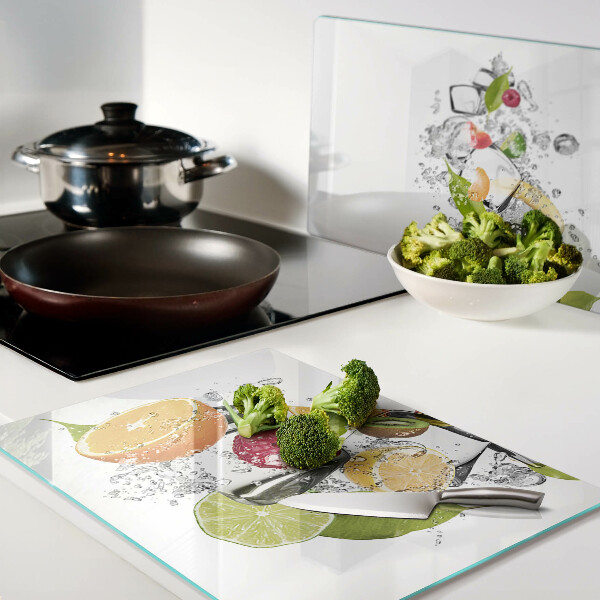 Glas schneidebrett Früchte im Wasser