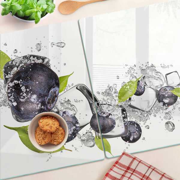 Schneidebrett mit Motiv „Pflaumen im Wasser mit Blättern