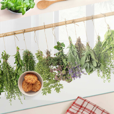Schneidebrett Glas mit getrockneten Kräutern an einer Schnur