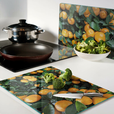 Glas schneidebrett Mandarinen an den Zweigen