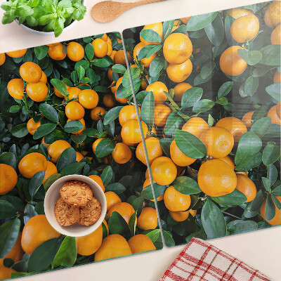 Glas schneidebrett Mandarinen an den Zweigen