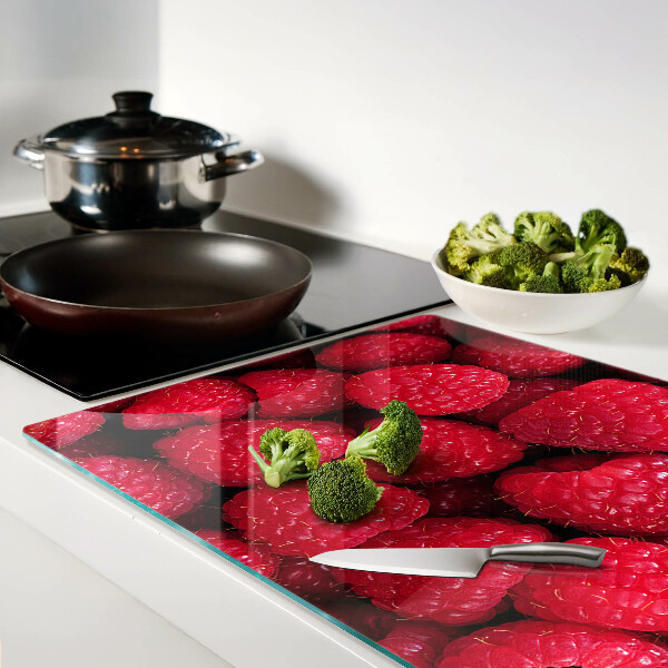 Schneidebrett glas Himbeeren im Hintergrund