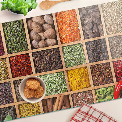 Schneidebrett Gewürze im Glas