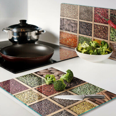 Schneidebrett Gewürze im Glas