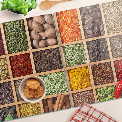 Schneidebrett Gewürze im Glas