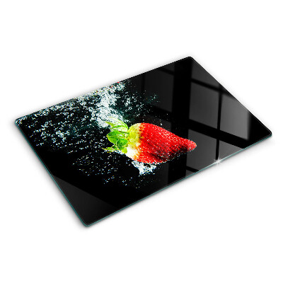 Schneidebrett mit Motiv einer Erdbeere im Wasser