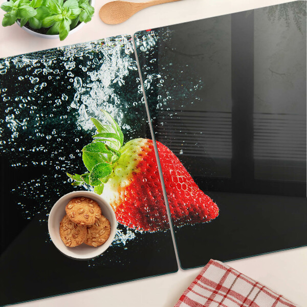 Schneidebrett mit Motiv einer Erdbeere im Wasser