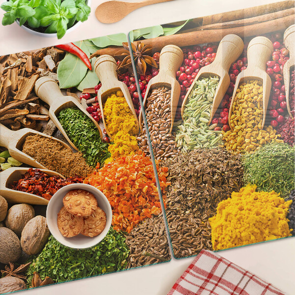 Schneidebrett Gewürze und Kräuter