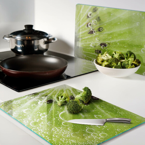 Glas schneidebrett Kiwi mit Wassertropfen