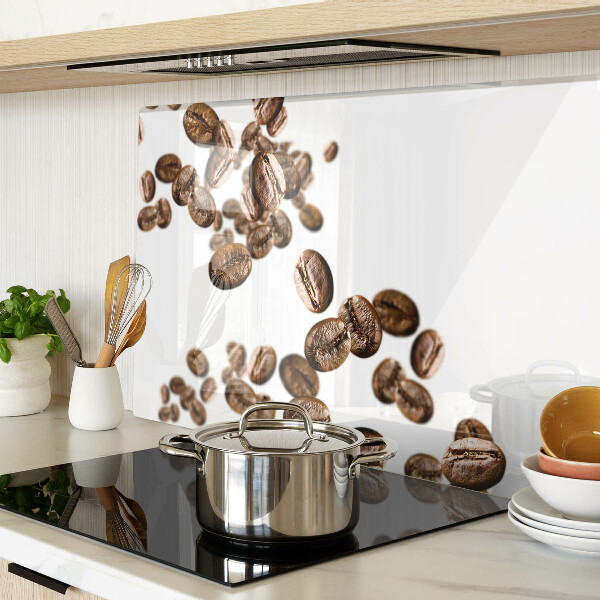 Schneidebrett glas Kaffeebohnen in Bewegung