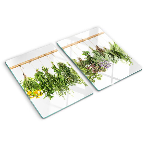 Schneidebrett Getrocknete Kräuter an einer Schnur