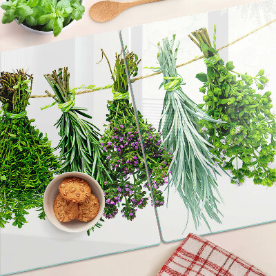 Schneidebrett Glas mit getrockneten Kräutern an einer Schnur