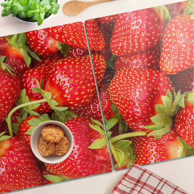 Schneidebrett glas Erdbeeren im Hintergrund