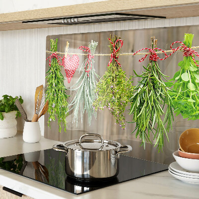 Schneidebrett glas Kräuter an einer Schnur