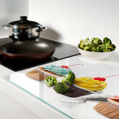 Glas schneidebrett Cupcake mit Schlagsahne und Kirsche