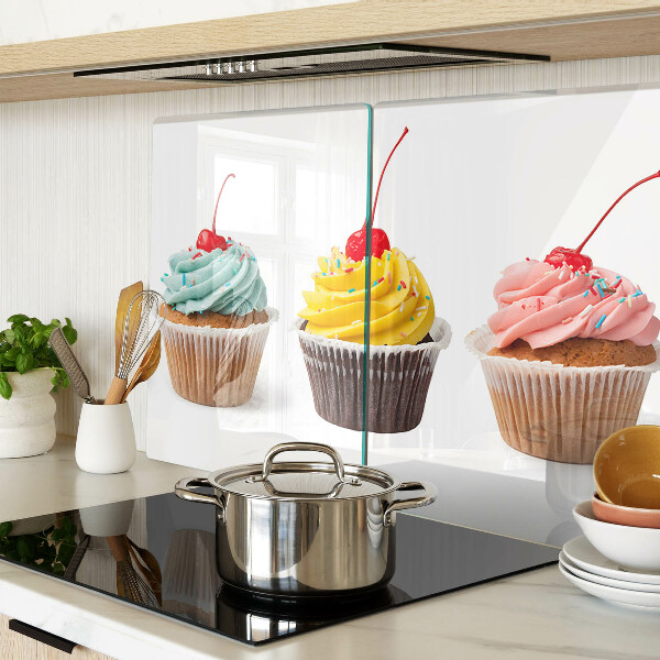 Glas-Schneidebrett mit Cupcake-Motiv, verziert mit Schlagsahne und Kirsche