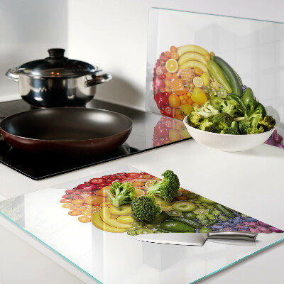 Schneidebrett mit Regenbogenfruchtherz-Motiv