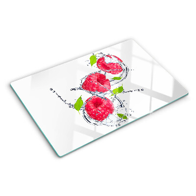 Glas schneidebrett Himbeeren in Wasser mit Blättern