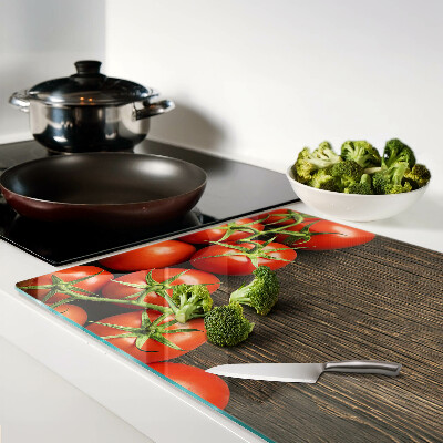 Schneidebrett Tomaten auf Holzgrund