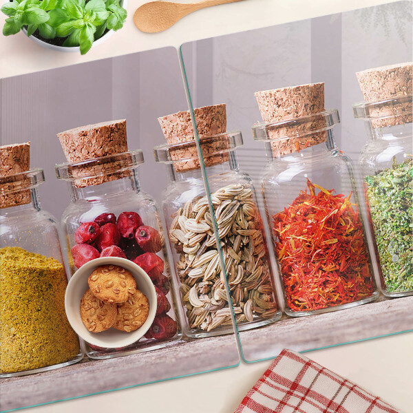 Schneidebrett Glas mit Gewürzgläsern zur Aufbewahrung von Gewürzen