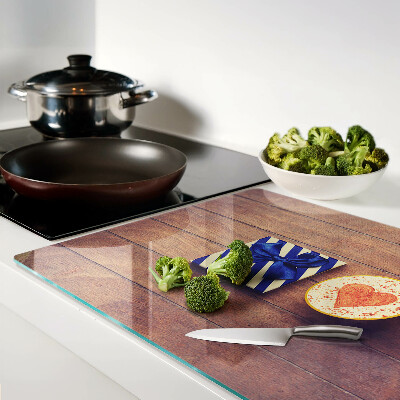 Schneidebrett glas Ein Geschenk mit einem Herz auf einer Tasse