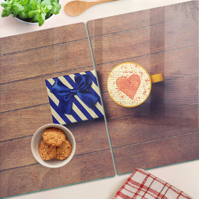 Schneidebrett glas Ein Geschenk mit einem Herz auf einer Tasse