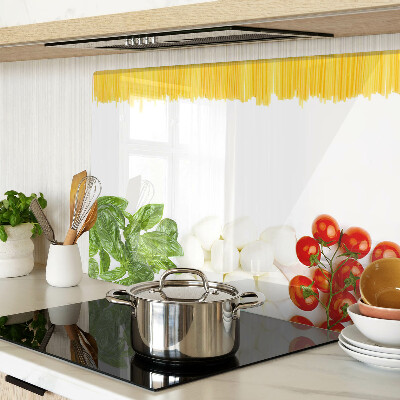 Glas schneidebrett Pasta mit Kräutern und Tomaten