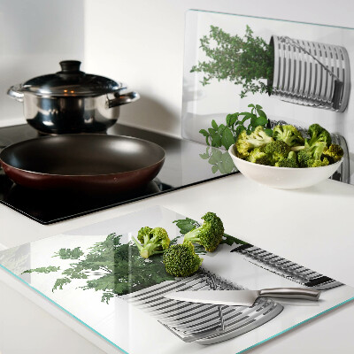 Schneidebrett Pflanzen in Metalltöpfen