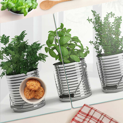 Schneidebrett Pflanzen in Metalltöpfen