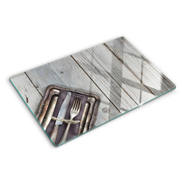 Glas Schneidebrett mit rustikalem Besteck auf Holzhintergrund