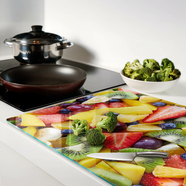Schneidebrett für die Zubereitung von Obstsalat
