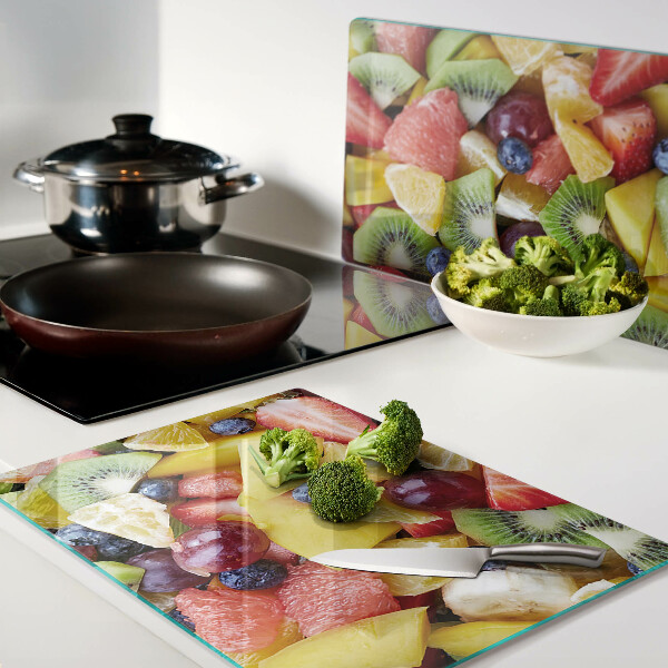 Schneidebrett für die Zubereitung von Obstsalat