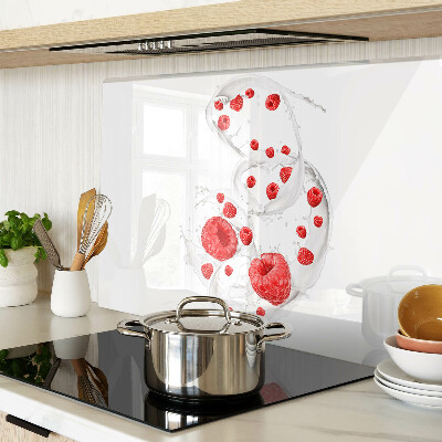 Schneidebrett Himbeerblasen in Wasser